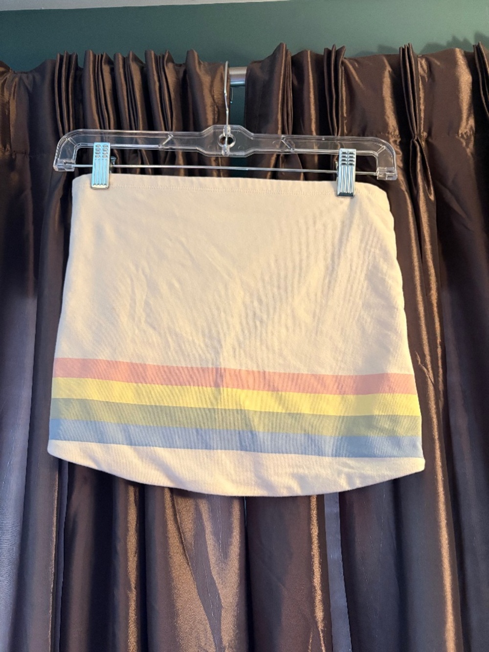 Women’s cropped strapless
